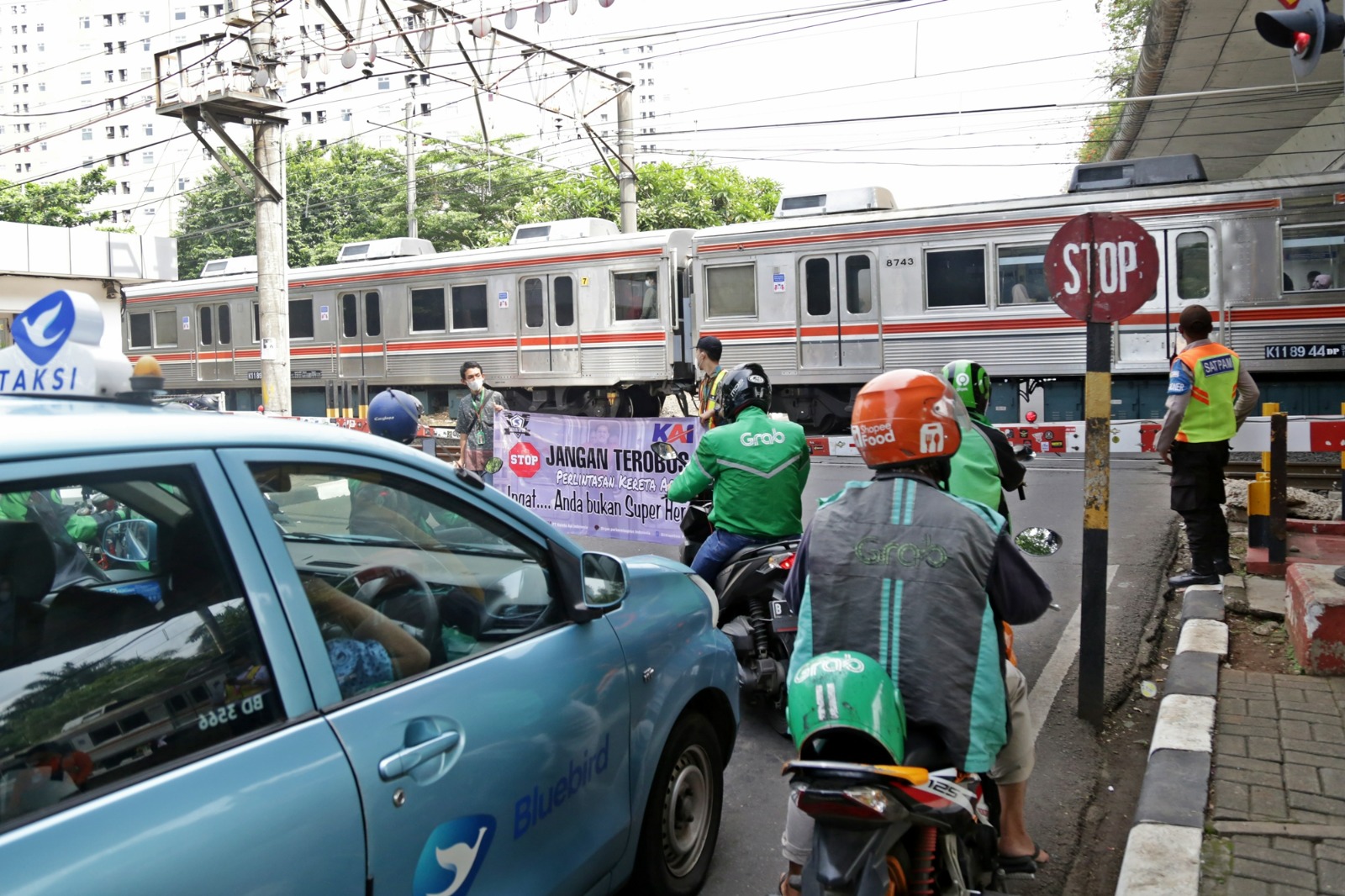 KAI Commuter Tempuh Jalur Hukum Usai Sopir Truk Terobos Perlintasan dan Tabrak KA