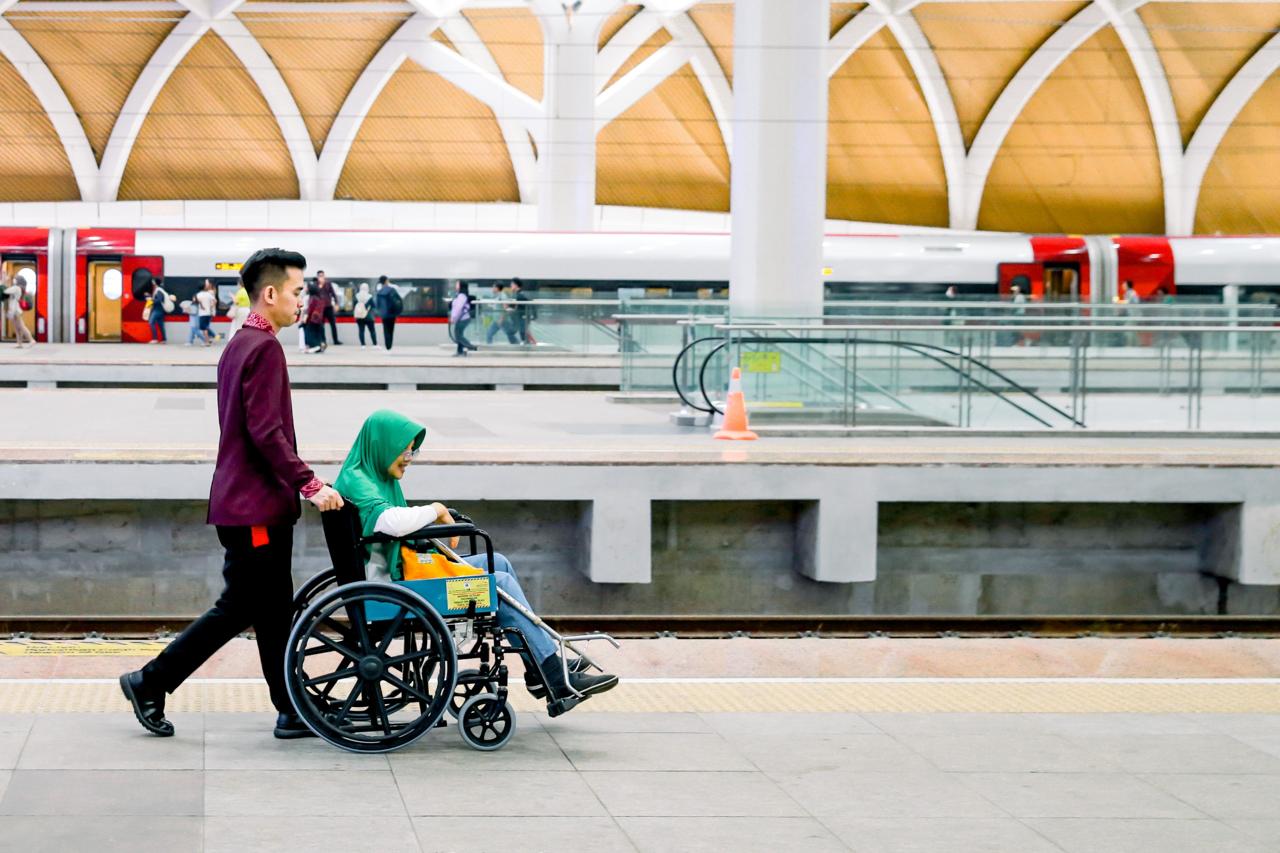 Dukung Mobilitas Lansia, Whoosh Catat 15% Penumpang Berusia Lanjut