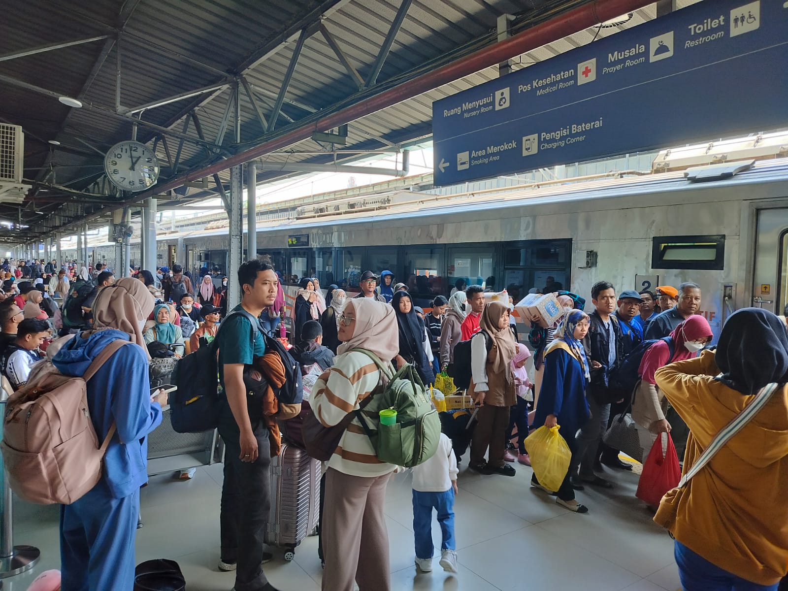PT KAI Raih Rekor Okupansi Tertinggi Selama Libur Waisak, Lebihi 100%